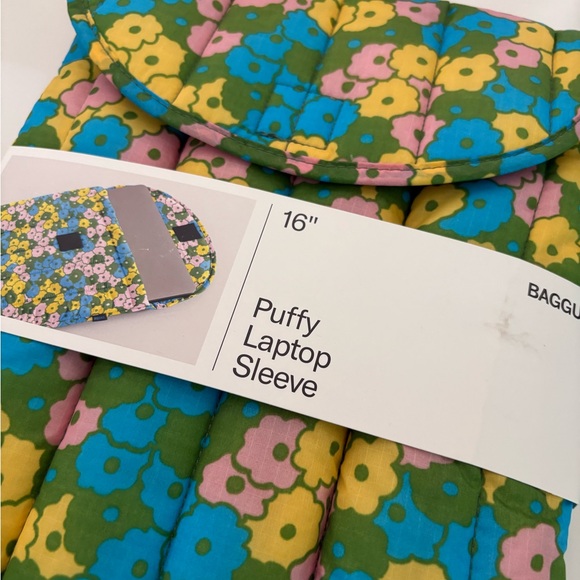 NWT BAGGU Puffy 16” Laptop Sleeve - Flowerbed - Picture 12 of 14
